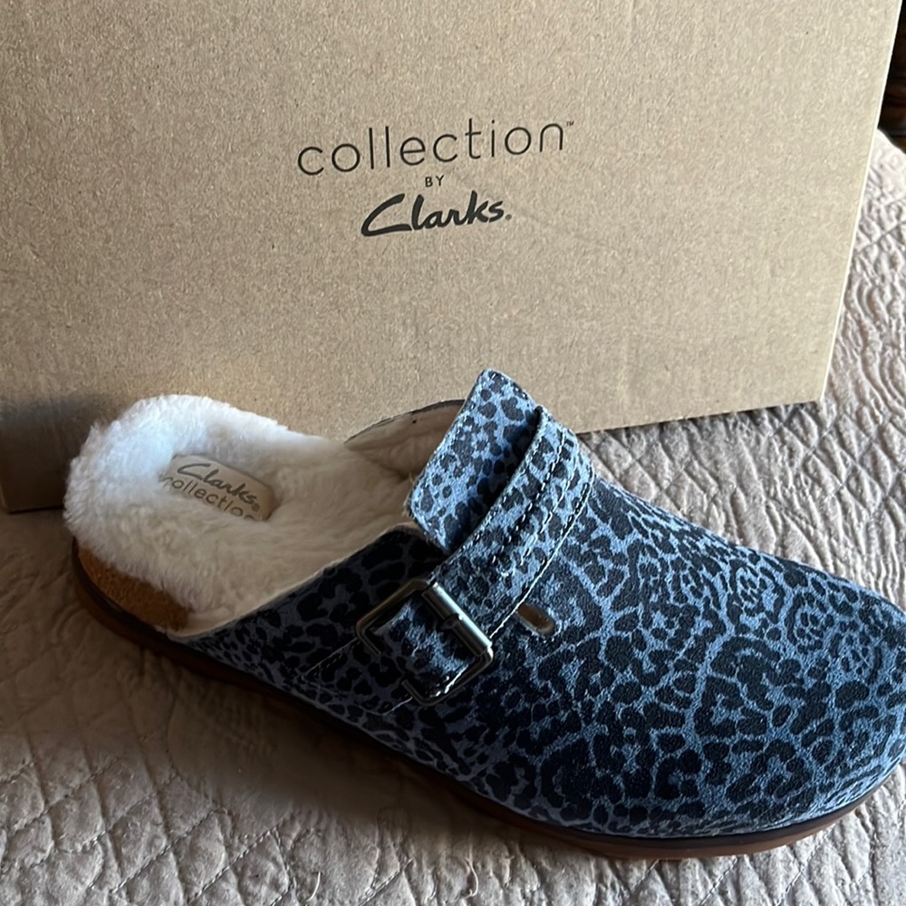 Clark’s clogs. Blue leopard suede faux fur lined clog. New